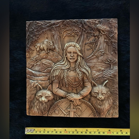 Norse God Freya and Her Cats - 3D Art Tile, resin - Picture 2 of 4